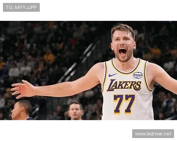 东契奇票王三百四十万文班险胜